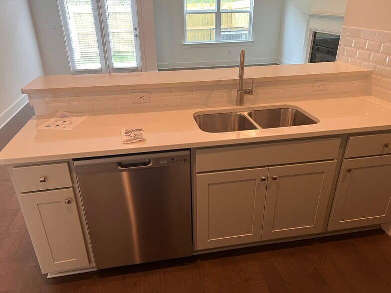 Sink and breakfast bar - 6440 Scudders Dr