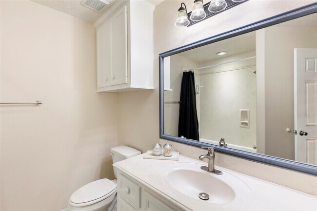 Building Photo - 207 Foster St