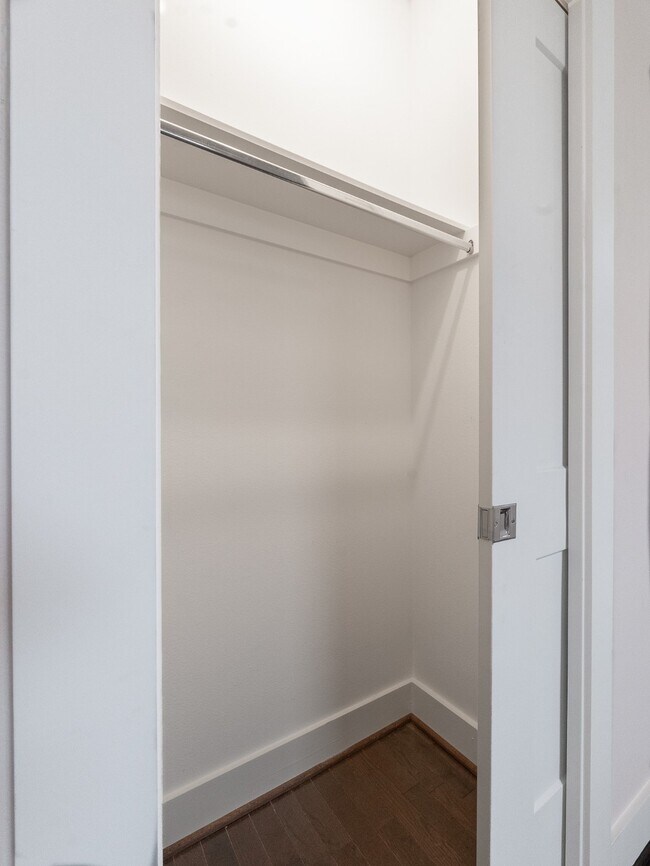 Building Photo - 210 E 32nd St