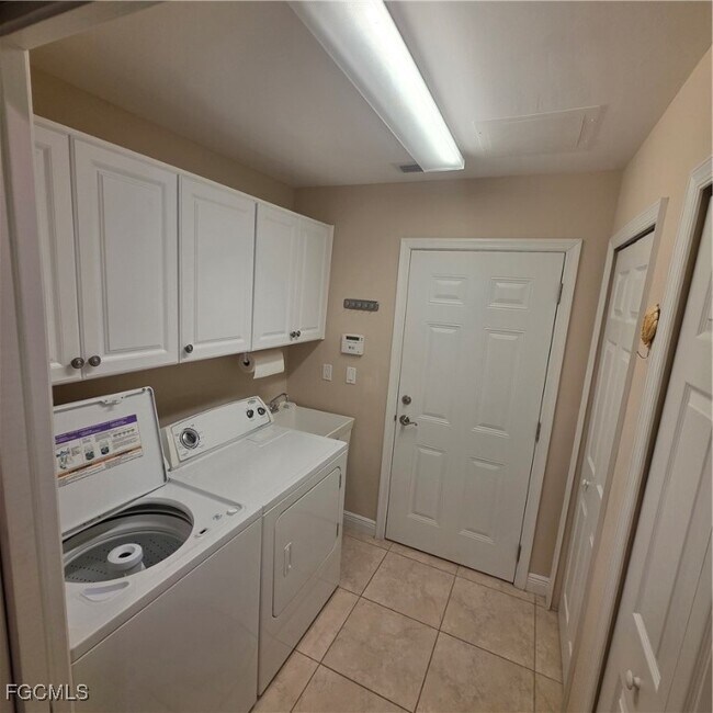 Building Photo - 10637 Pelican Preserve Blvd