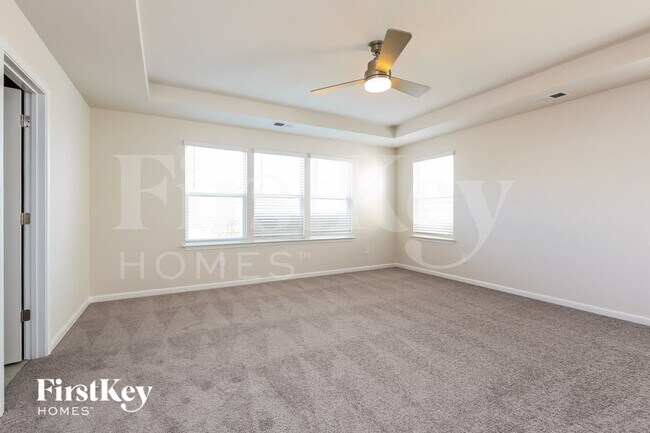 Building Photo - 557 Hillpark Ln