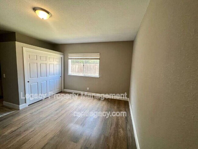 Building Photo - 1605 Paseo Flores Dr