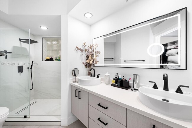 Building Photo - 3255 NE 184th St