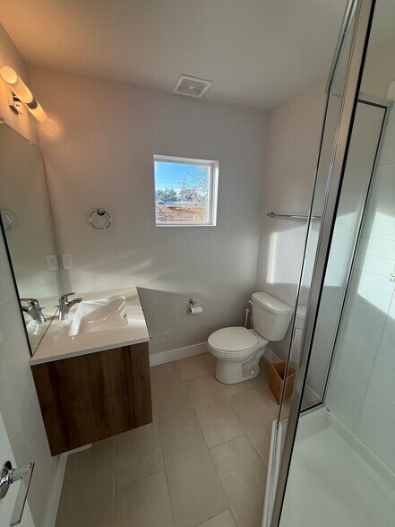 Building Photo - 1053 Eaton St