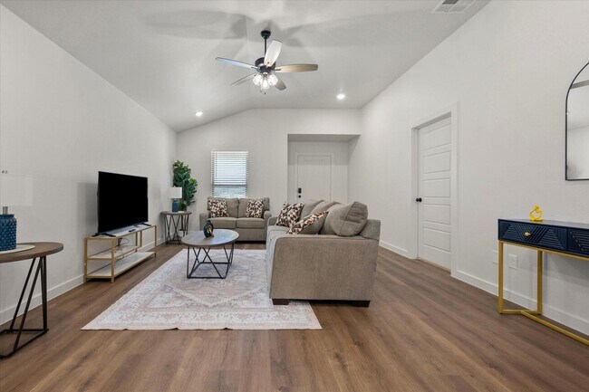 Building Photo - 2503 Langford Ave