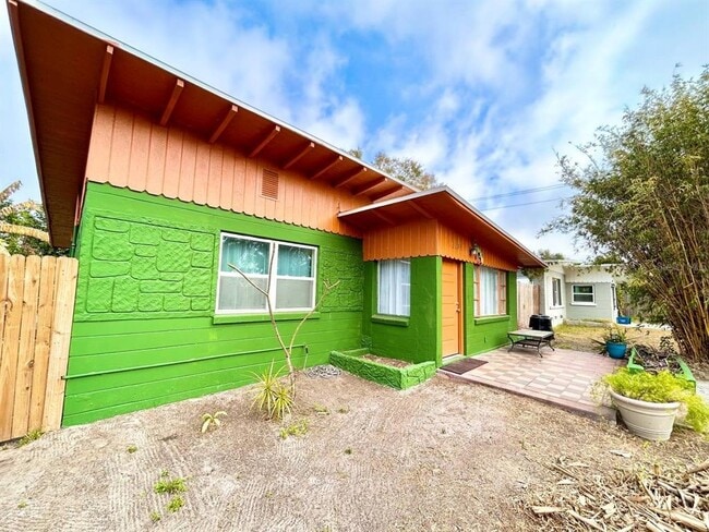 Building Photo - 5209 10th Ave S