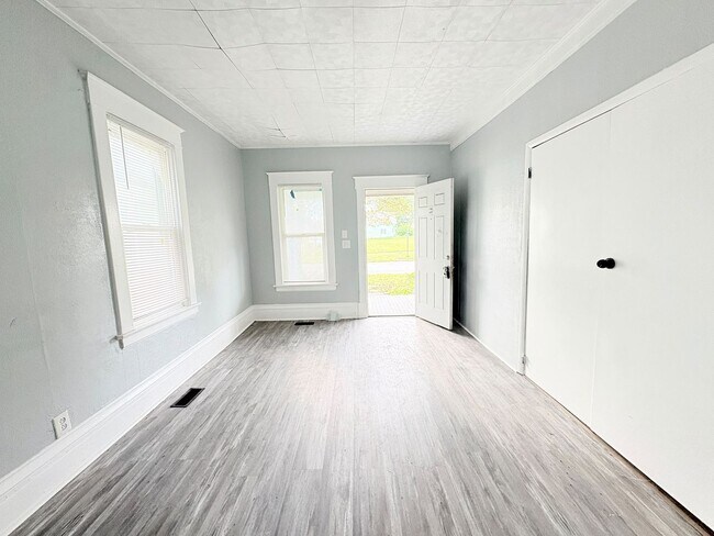 Building Photo - 2924 Elm St