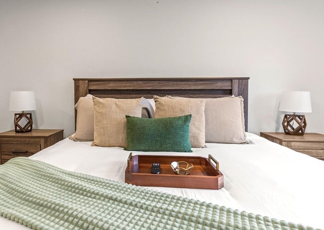 Building Photo - 2 BD & 2 BA | FURNISHED | TV and Internet Included | Pet Considered- Fees apply