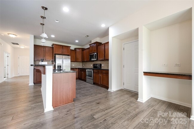 Building Photo - 3530 Alister Ave SW