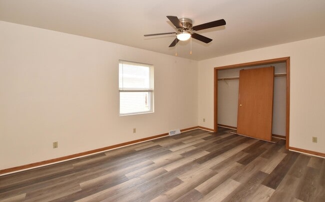 Building Photo - 3042 Hamlin Ave