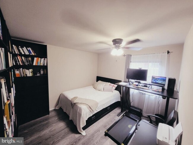 Building Photo - 9364 Neil Rd