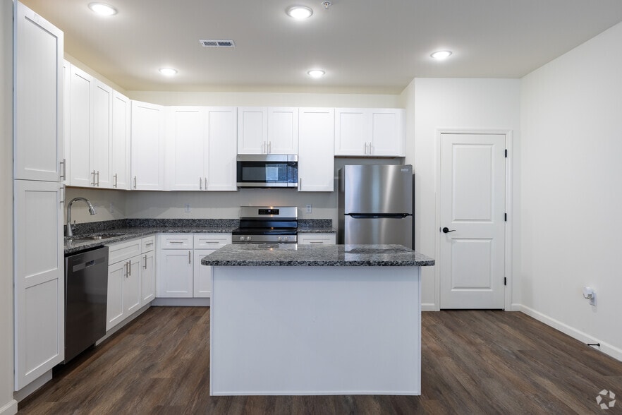 2BR, 2BA - 1,101SF - Kitchen - Washington Terrace