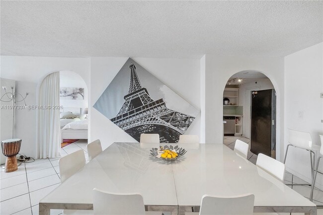 Building Photo - 6039 Collins Ave