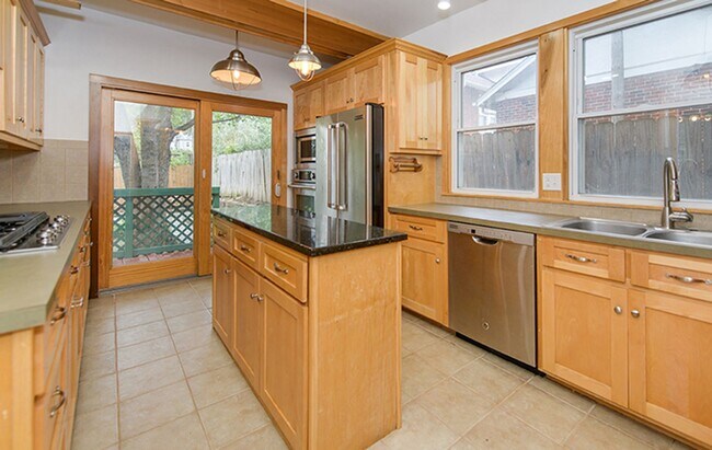 Building Photo - 1041 S 48th St