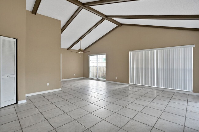 Building Photo - 3124 W Burke St