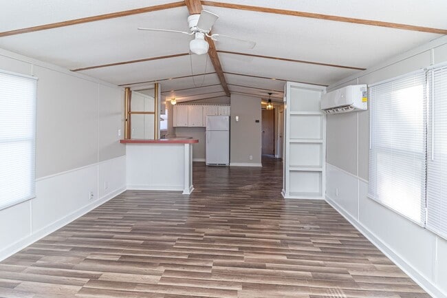 Building Photo - Rosewood Rental! Newly Remodeled 2 BR, 2 B...
