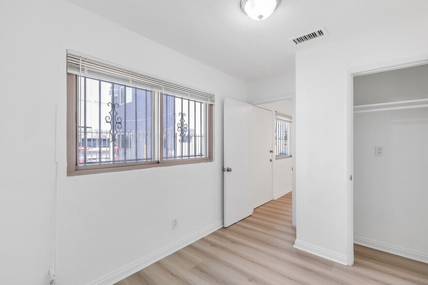 Building Photo - 832 W Colden Ave