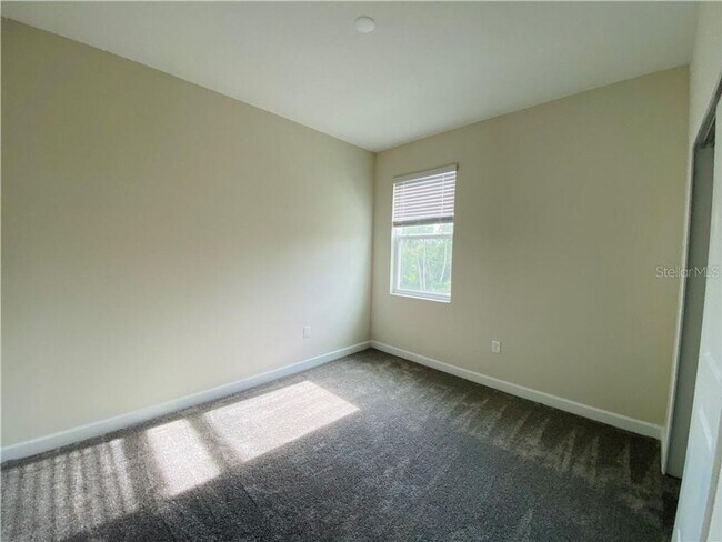 Building Photo - Gorgeous brand new house 4 bedrooms 3.5 bathrooms lake view