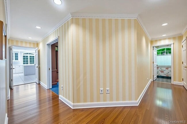 Building Photo - 22 Bayside Dr