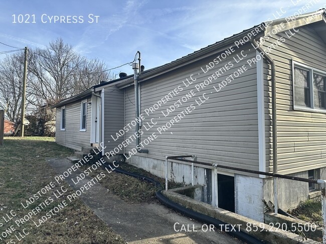 Building Photo - 1021 Cypress St