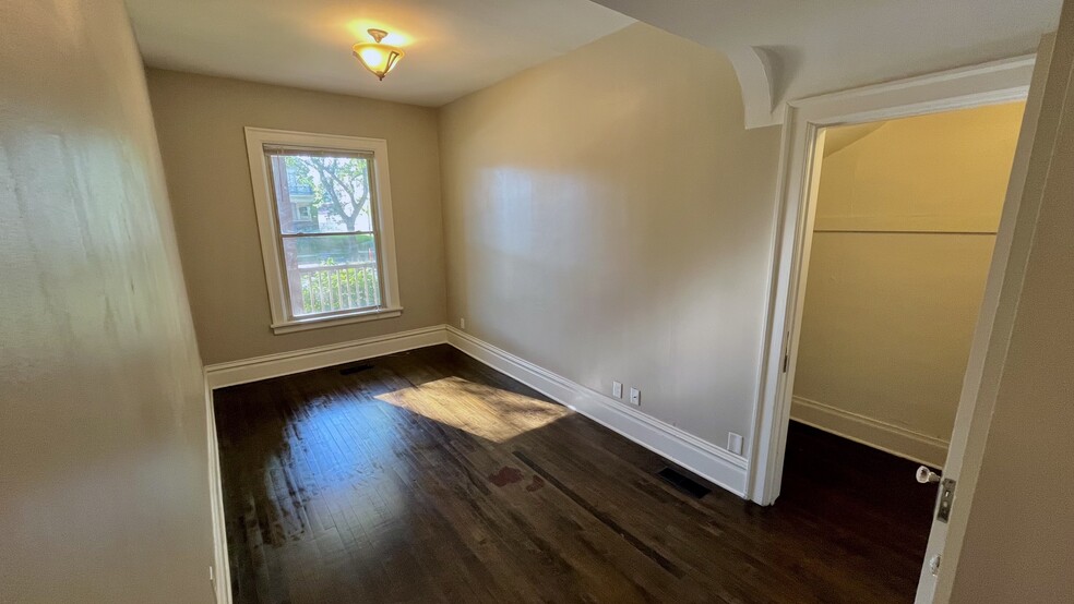 Large Master Bedroom - 2512 N Humboldt Blvd