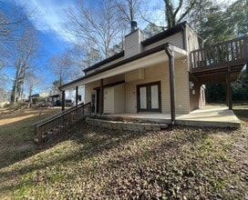 Building Photo - 2/1 Available For Move In Now!