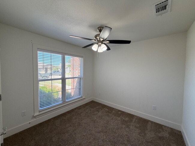 Building Photo - 405 Ranger St