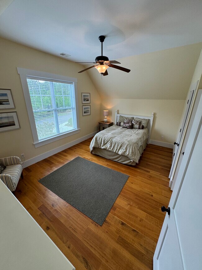 Building Photo - 819 Meadowsweet Ln