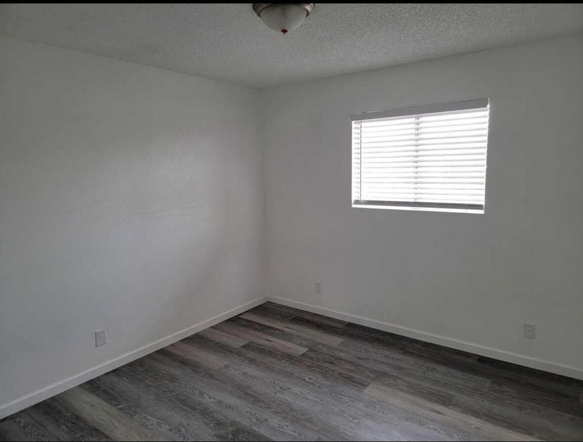 Building Photo - 2140 Riviera Blvd