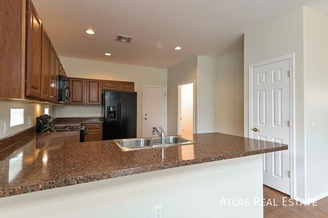 Building Photo - 6650 S Blue Wing Dr