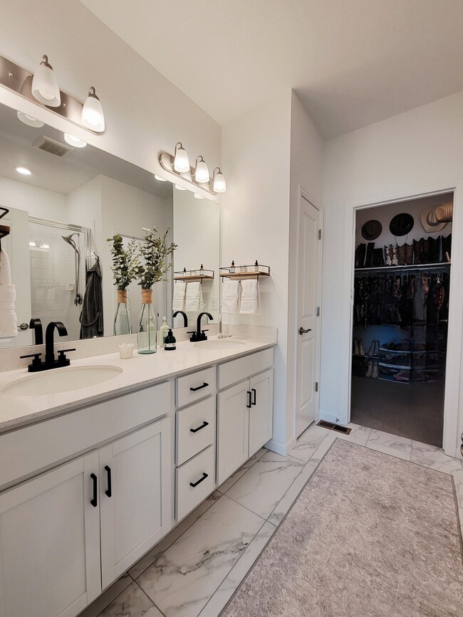 Building Photo - 478 Millwall Cir