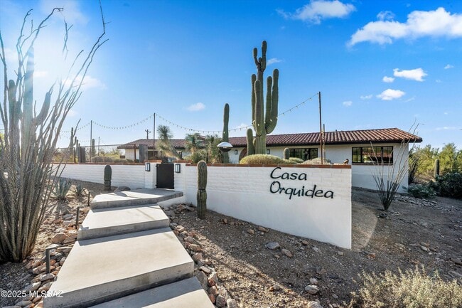 Building Photo - 2640 E Camino La Zorrela