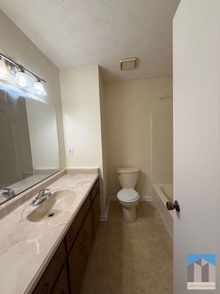 Building Photo - 734 Marthas Dr
