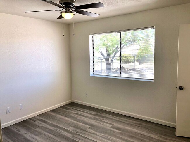 Building Photo - Cute 3 Bedroom Home near Hualapai Mt. School.
