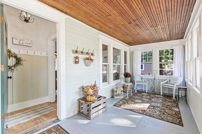 Building Photo - 1545 4th Ave S