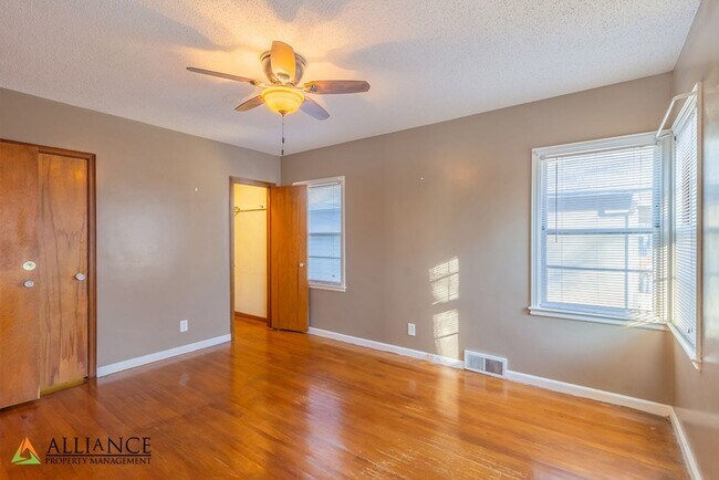 Building Photo - Amazing Home Near City Park and Campus!