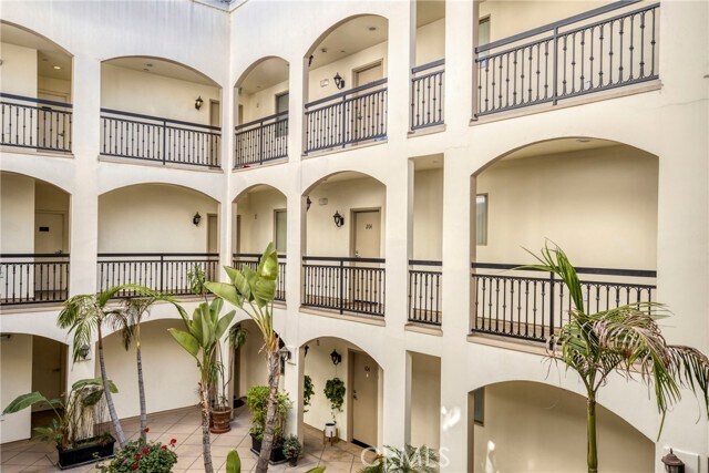 Building Photo - 12916 Moorpark St