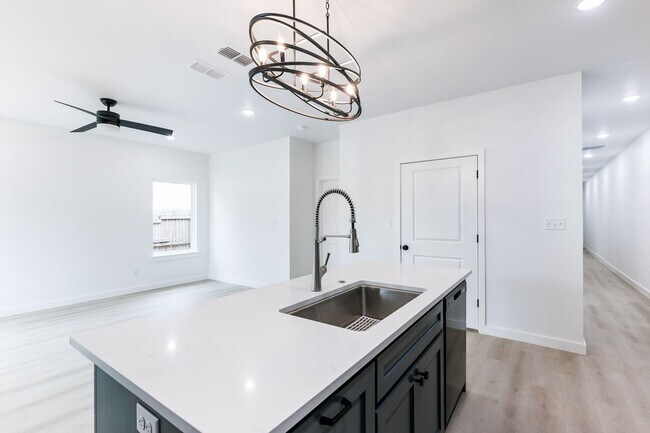 Building Photo - 1704 Elkhart Ave