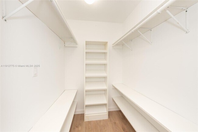 Building Photo - 1881 Washington Ave