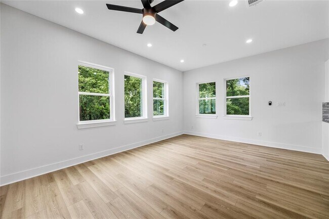 Building Photo - 1046 Marjorie St
