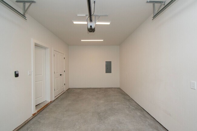 Building Photo - 1104 W Lauridsen Blvd