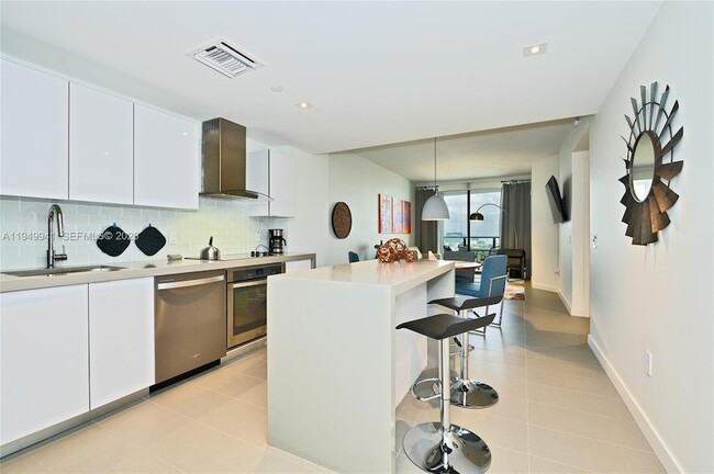 Building Photo - 1600 NE 1st Ave