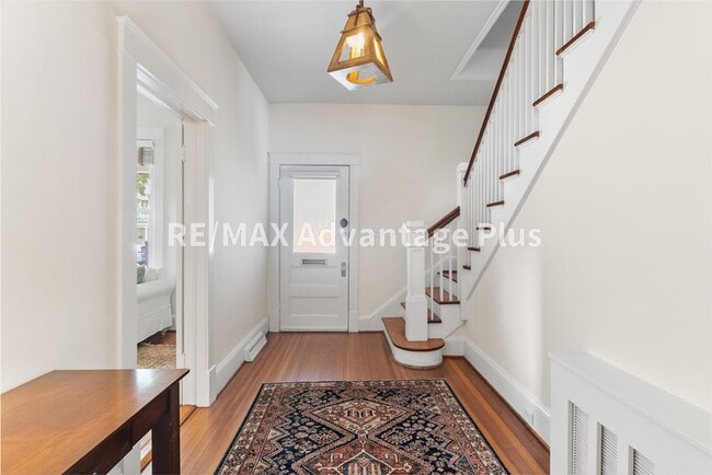 Building Photo - Spacious home located in The Avenues