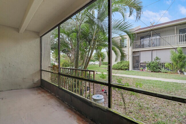 Building Photo - 150 Pineview Rd