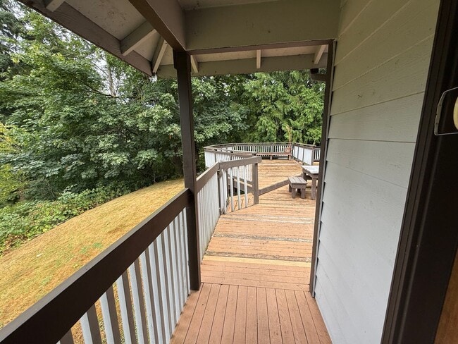 Building Photo - Beautiful Spacious Home in Mukilteo