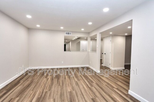Building Photo - 3160 Watt Ave