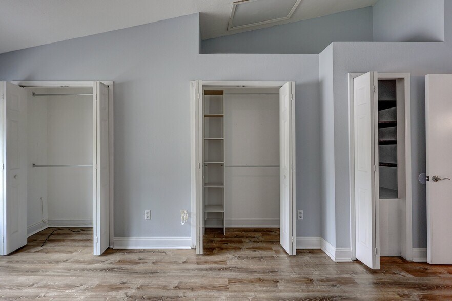 Building Photo - 12450 Berkeley Square Dr