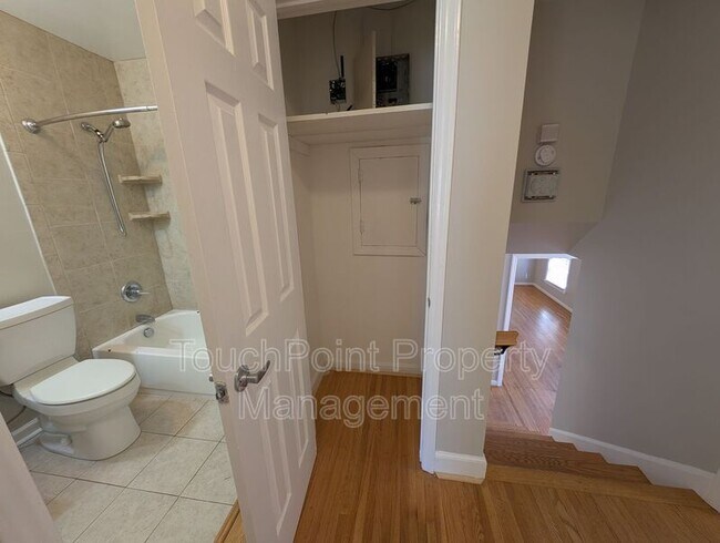 Building Photo - 3331 Donovan Pl