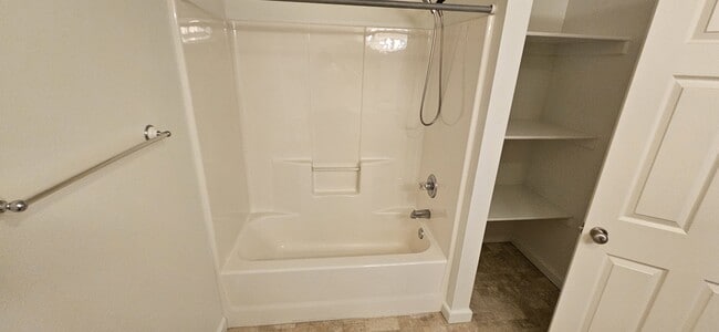 Building Photo - 400 Par Ave