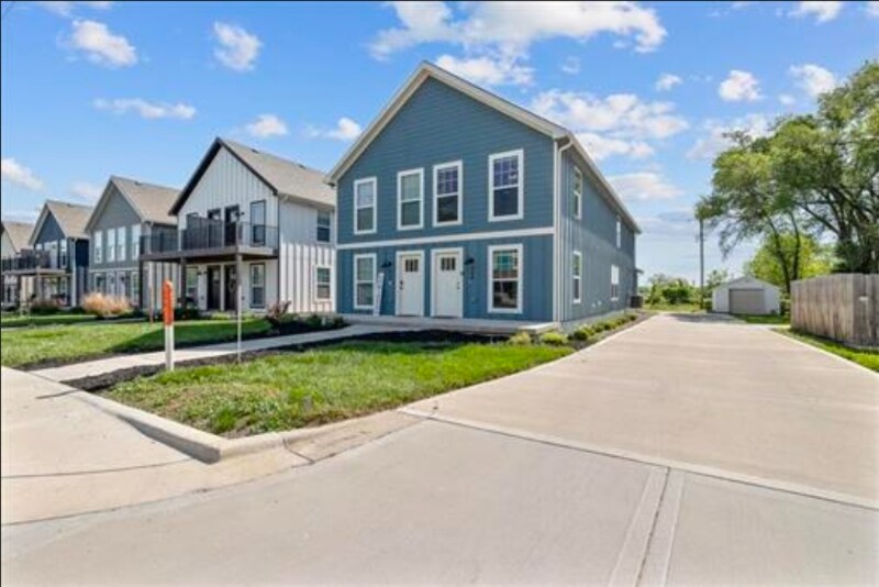 Building Photo - 156 SW 8th St